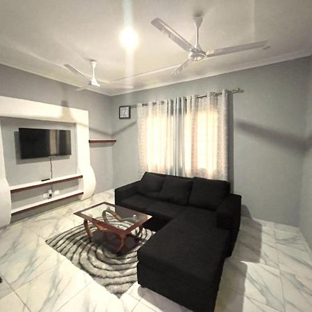 شقة أكرا  في Detouz Lodging المظهر الخارجي الصورة